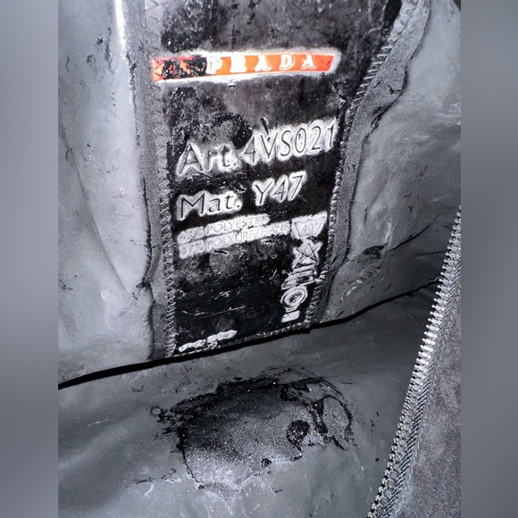 Prada sport duffle comes with authentication card - Picture 12 of 12